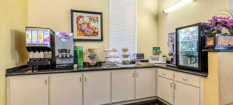 CasaBlanca Inn & Suites Houston - Spring图片