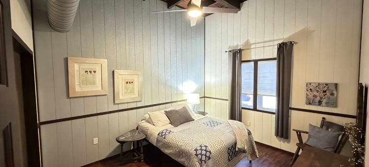 WOW Huge Catfish Lake Home 13br 5ba, Sleeps 26, Eag River Chain/weddings/events图片
