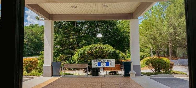 迪拉德克拉丽奥波恩特酒店 - 近蓝岭山脉(Clarion Pointe-Dillard Near Blue Ridge Mountains)图片