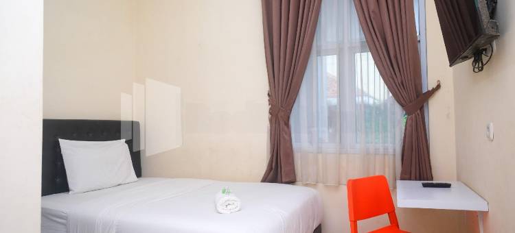 格里亚洛卡2沙里亚尼尔辛邦利马米特拉瑞德多兹(Griya Loka 2 Syariah Near Simpang Lima Mitra Reddoorz)图片