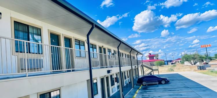 OYO 花园旅馆及套房 佩尔萨尔 I-35 东(OYO Hotel Pearsall I-35 East)图片