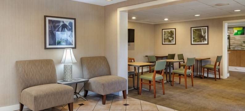 罗利达勒姆机场凯艺套房酒店(Quality Inn & Suites Raleigh Durham Airport)图片