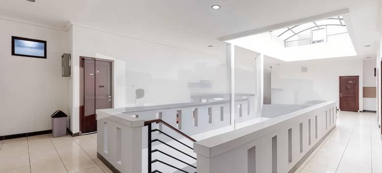 卡拉瓦奇塔曼佩尔马塔蒂加米特拉RedDoorz(Karawaci Taman Permata Tiga RedPartner)图片