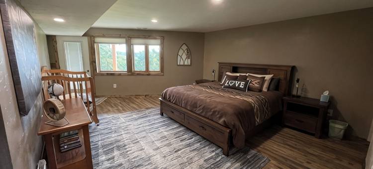 Family friendly home on Flathead River with amazing views, dock and toys galore图片