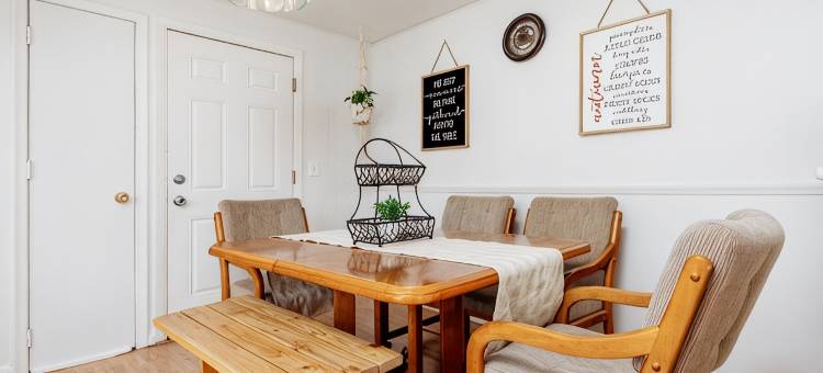 位置便利迷人新近翻修度假屋(Welcome to our charming and newly remodeled home, close to everything)图片