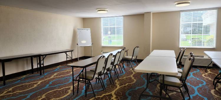 红顶酒店-诺克斯维尔中心佩柏米尔路(Red Roof Inn Knoxville Central - Papermill Road)图片