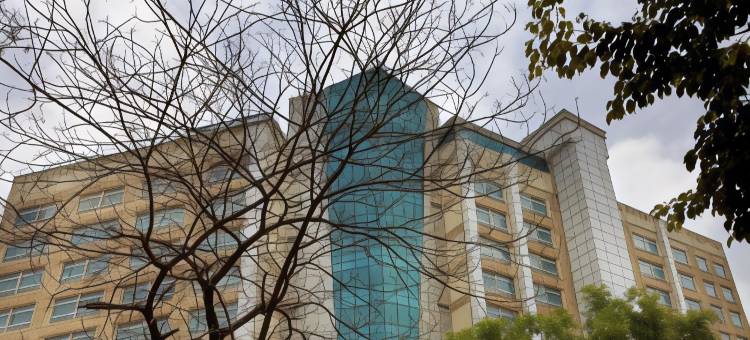 玛哈昆萨罗瓦尔柱廊套房酒店(Mahagun Sarovar Portico Suites)图片