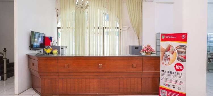 瑞德多兹加 @ 苏里亚索罗酒店(RedDoorz Plus at Hotel Surya Solo)图片