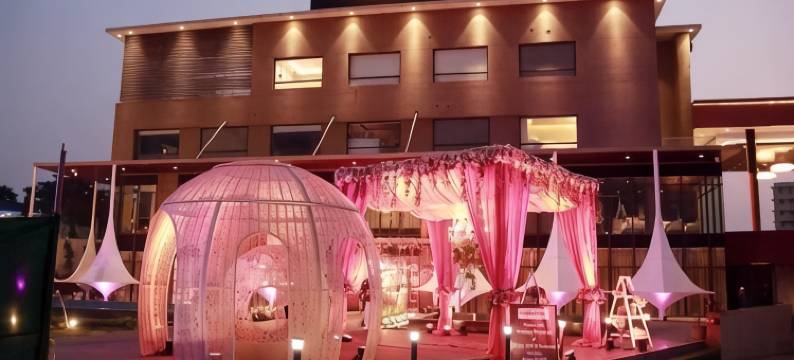 Udman Greater Noida by Ferns N Petals图片