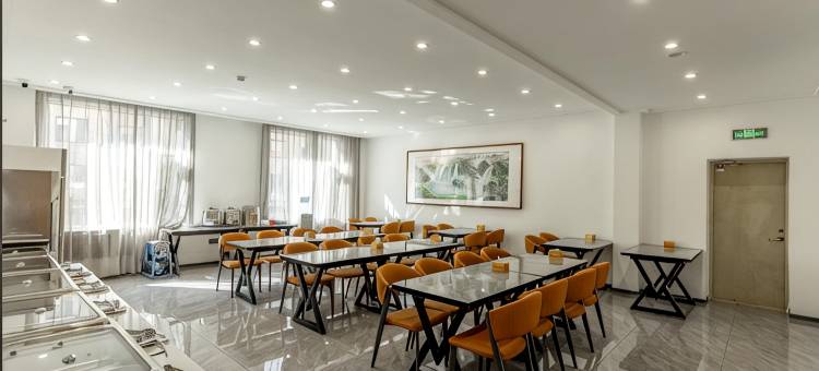 佟佳江畔酒店(欧亚万达广场店)图片