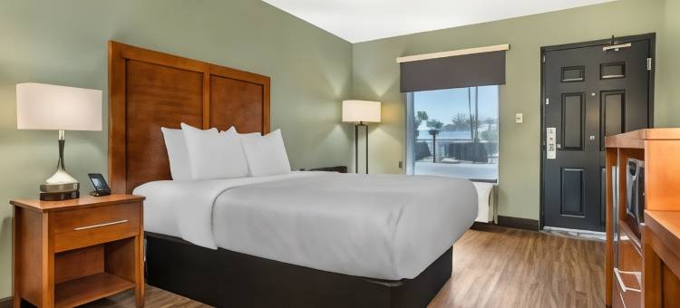 巴拿马城海滩附近凯艺套房酒店(Quality Inn & Suites Near Panama City Beach)图片