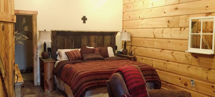 莱克城豪华(热水浴缸、私人船位、绝美山景)木屋，可住10人(Luxury Lake Chalet Hot Tub Private Boat Slip  Amazing Mountain View’s Sleeps 10)图片