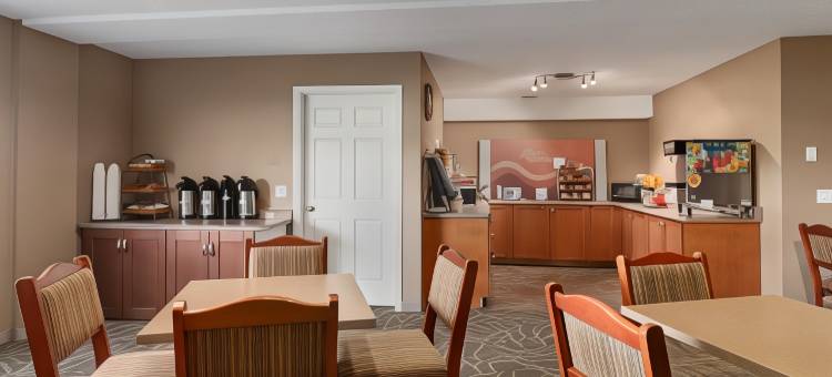科克伦温德姆戴斯套房酒店(Days Inn & Suites by Wyndham Cochrane)图片
