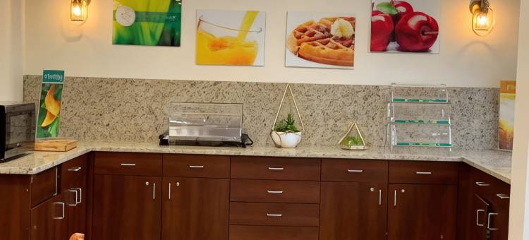 普雷斯顿斯堡品质酒店及套房，靠近山艺术中心(Quality Inn & Suites Prestonsburg Next to Mountain Arts Center)图片