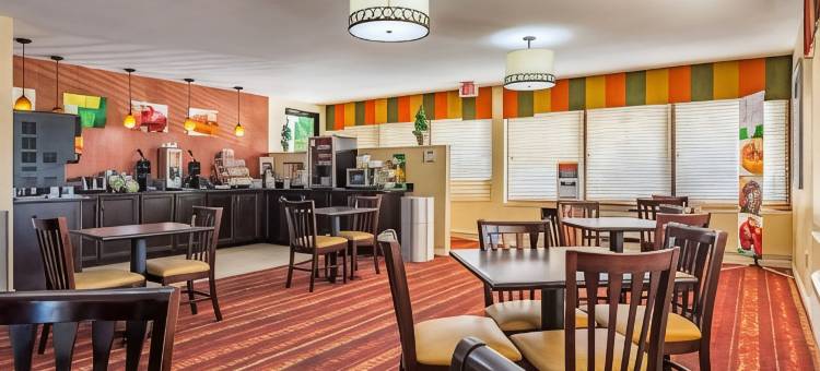 哥伦布品质酒店靠近摩尔堡(Quality Inn Columbus Near Fort Benning)图片