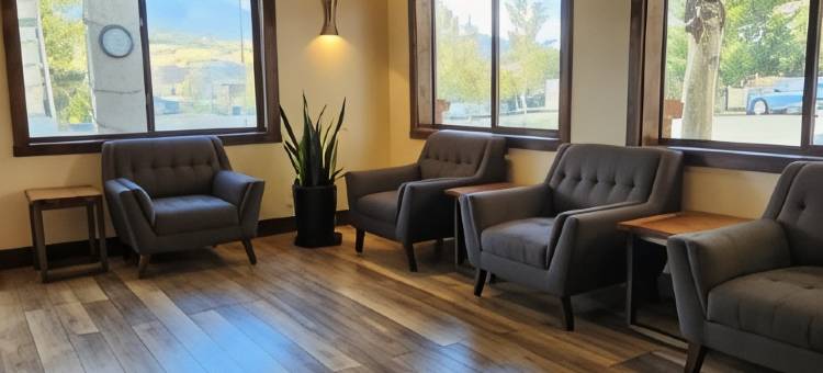 豪华套房酒店(Luxury Inn & Suites)图片