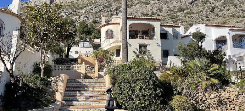 Mediterranean Escape with Garden图片