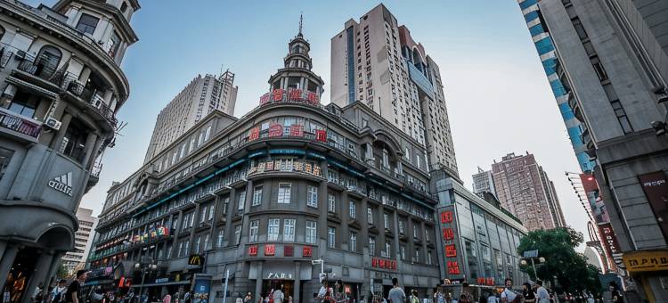 江城美寓影院酒店(武汉江汉路步行街店)图片