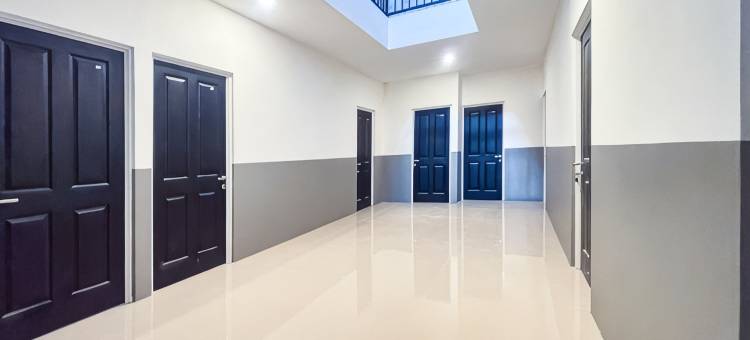 RedDoorz near Exit Toll PIK 2图片