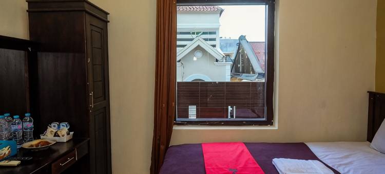 RedDoorz @ Hotel Rich Parepare near Pantai Mattirotasi图片