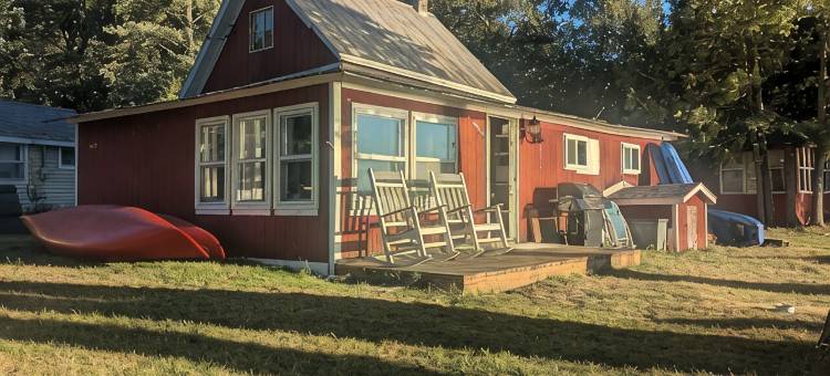 Charming 4-bedroom cottage ON Tawas Lake Pet, kid-friendly. Great Bird watching!图片