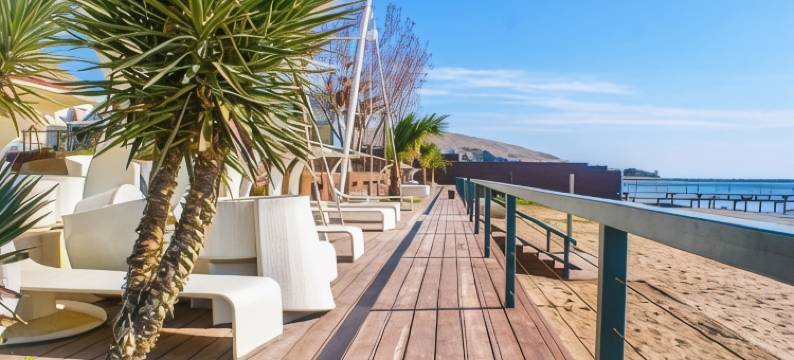 新月海滩酒店(The Crescent Beach Hotel)图片