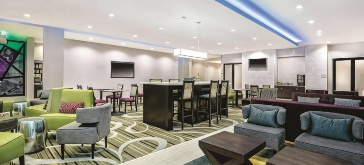 迈克艾伦会议中心拉昆塔温德姆套房酒店(La Quinta Inn & Suites by Wyndham McAllen Convention Center)图片