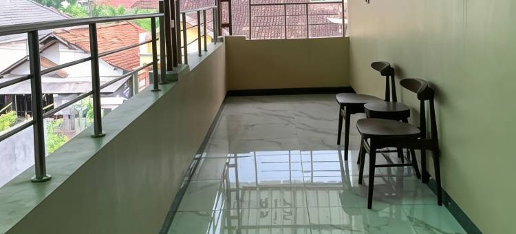 红多兹伊斯兰酒店-近帕蒂新邦利马(RedDoorz Syariah Near Kawasan Simpang Lima Pati)图片