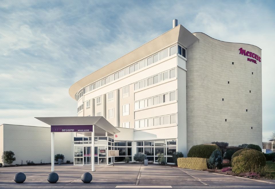 Hôtel Mercure Compiègne Sud Over view