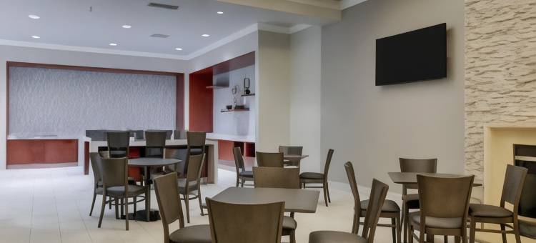 圣路易斯森林公园希尔顿逸林酒店(DoubleTree by Hilton St. Louis Forest Park)图片