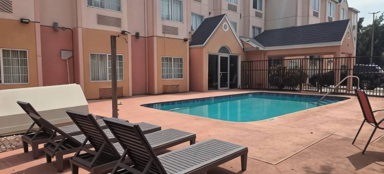 坦帕雷蒙德詹姆斯体育场温德姆戴斯套房酒店(Days Inn & Suites by Wyndham Tampa / Raymond James Stadium)图片