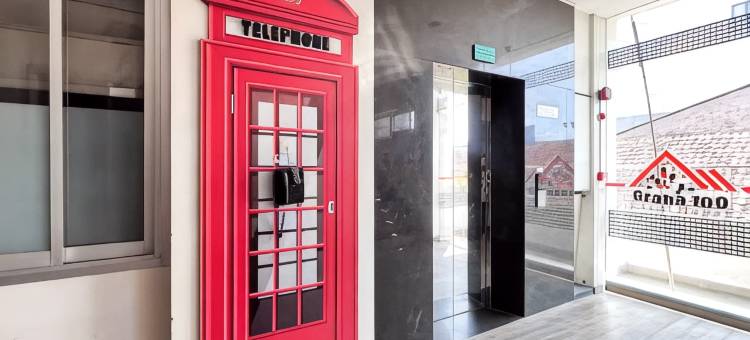 超级OYO Capital O 3905 Graha 100宾馆(Sans Vibes Hotel Syariah Graha 100 Gubeng Surabaya)图片