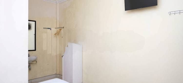 马斯克利米斯宾馆帕库翁商场米特拉红门酒店(Mas Klimis Guesthouse Pakuwon Mall Mitra RedDoorz)图片