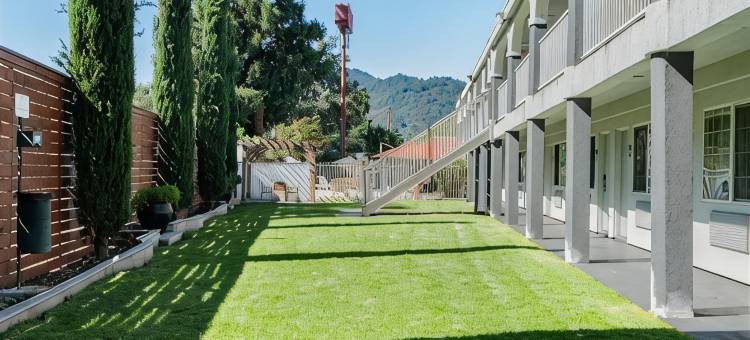 尤凯亚速 8 酒店(Super 8 By Wyndham Ukiah)(The Orchard Hotel Ukiah Wine Country Free Breakfast, Pool, & Hot Tub)图片
