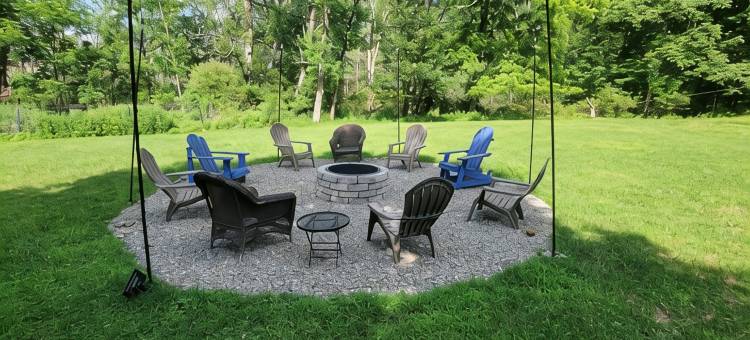 Spacious Family Retreat on 7.5 Private Acres Sleeps 10+ Pool/Hot Tub/Sauna/GR图片