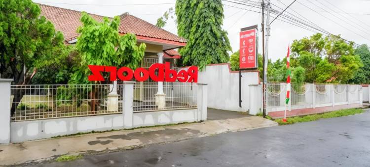 红多兹酒店@芝拉加惹兰巴厘(RedDoorz @ Jalan Bali Cilacap)图片