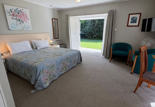 Ash Grove Boutique Motel Hotel Overview