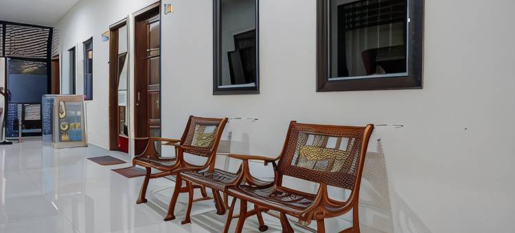红多兹酒店-近普禾加多生活广场(RedDoorz Near Living Plaza Purwokerto)图片
