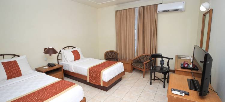 谏义里自由酒店(Hotel Merdeka Kediri)图片