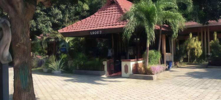 红色伙伴内瓦纳西图本多酒店(Hotel Nirwana Situbondo RedPartner)图片