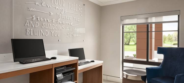 拉克万纳拉昆塔温德姆套房酒店(La Quinta Inn & Suites by Wyndham Lackawanna)图片