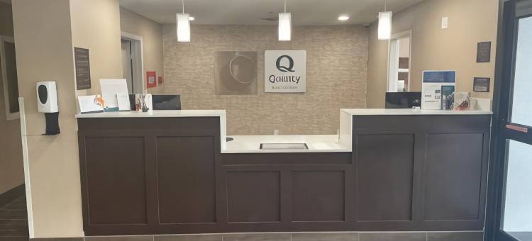 春之湖 - 费耶特维尔自由堡附近舒适套房酒店(Comfort Inn & Quality Suites)图片