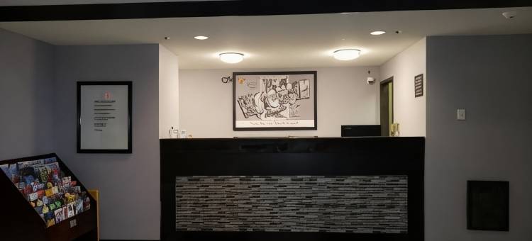 密尔沃基机场速8酒店(Super 8 by Wyndham Milwaukee Airport)图片