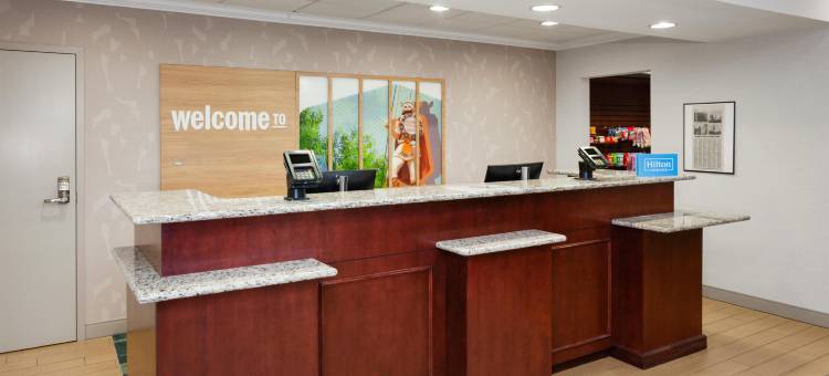 亚历山德里亚希尔顿欢朋旅馆及套房酒店(Hampton Inn & Suites Alexandria)图片