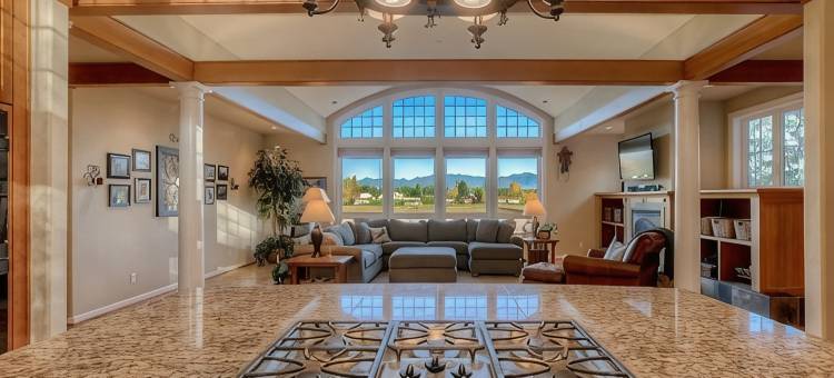 Enumclaw Estate, Scenic Views! Sleeps12,HotTub,Sauna, 1hr Frm Rainier & Crystal图片