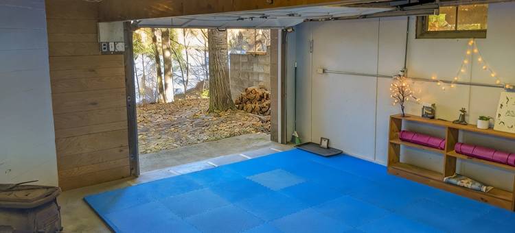 林中静谧湖畔2500平方英尺翻新乡村民宿(2500 SF Remodeled Cottage on a Quiet Lake in the Woods)图片