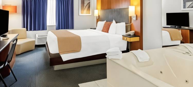 塔夸梅侬村美洲佳值酒店(Americas Best Value Inn Tahquamenon Country)图片