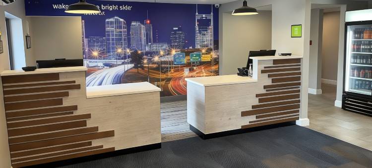 纳什维尔机场拉昆塔温德姆套房酒店(La Quinta Inn & Suites by Wyndham Nashville Airport)图片