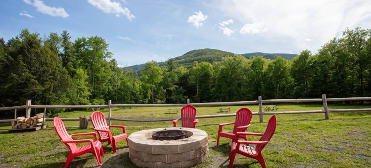 猎人旅馆，Bluebird的Lark(Hunter Lodge, a Bluebird by Lark)图片