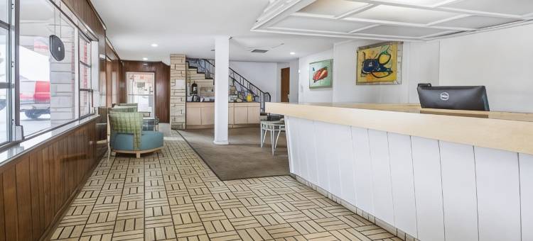 温特黑文湖泊群罗德威套房旅馆(Rodeway Inn & Suites Winter Haven Chain of Lakes)图片